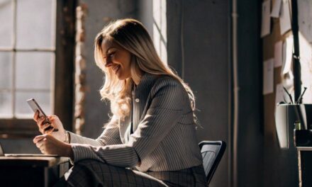 La Inteligencia Artificial que le compite a Duolingo y permite practicar cualquier idioma