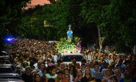 “Masiva celebración en Concepción: La procesión por el Día de la Virgen volvió a congregar a miles”