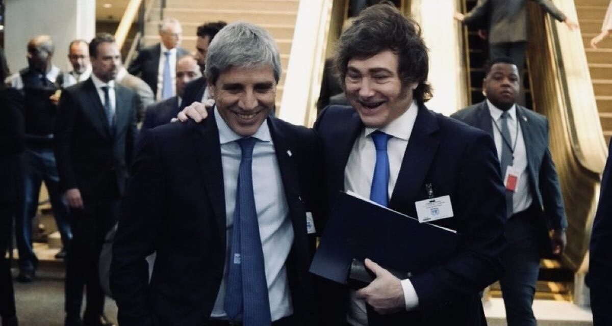 Javier Milei celebró la emisión de nuevo bono en dólares y elogió a Luis Caputo