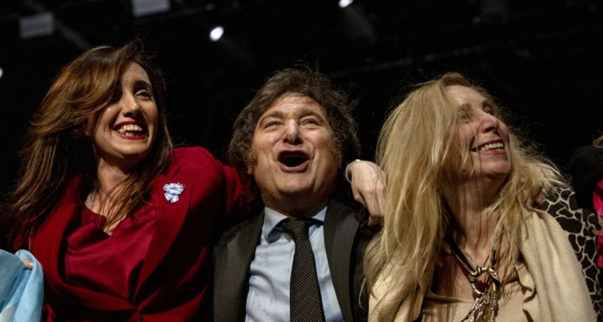 Javier Milei conserva una imagen positiva mientras crece el rechazo a Karina y Victoria Villarruel, tras dos años de mandato
