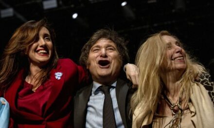 Javier Milei conserva una imagen positiva mientras crece el rechazo a Karina y Victoria Villarruel, tras dos años de mandato