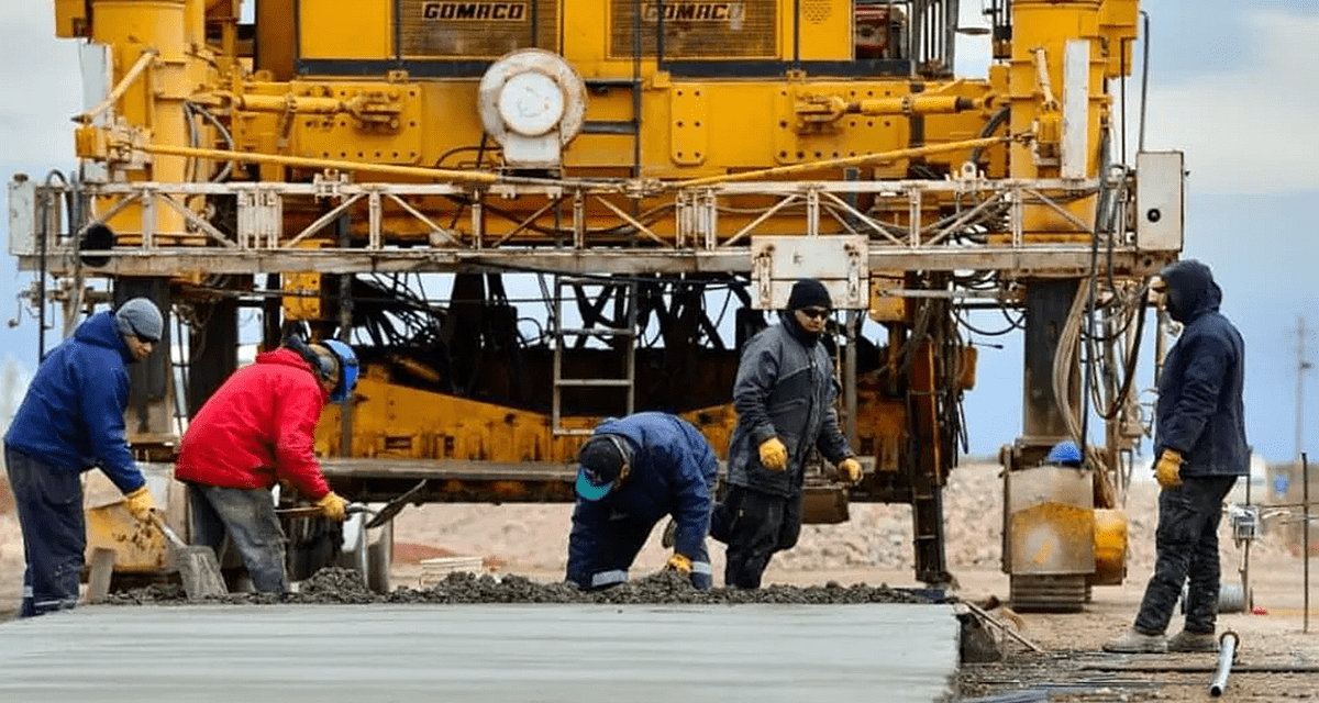 UOCRA denuncia que 1.800 trabajadores están paralizados por la obra de un oleoducto en Río Negro