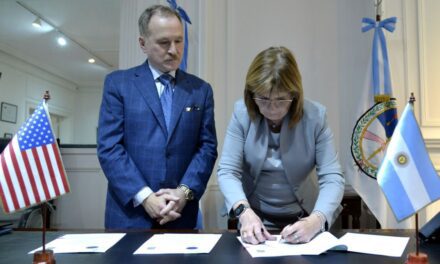 En sus últimas horas en Seguridad, Patricia Bullrich firmó acuerdo con EEUU para investigar a organizaciones criminales