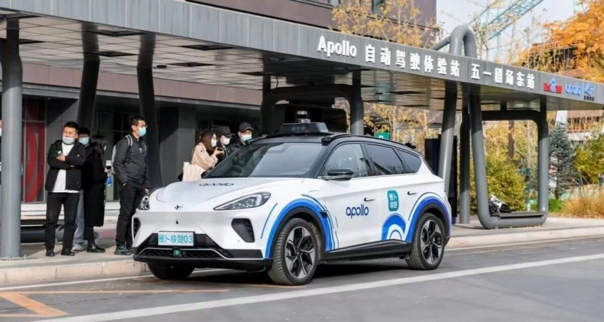 Los robotaxis llegarán a las calles del Reino Unido en 2026, tras una alianza entre Uber y Baidu