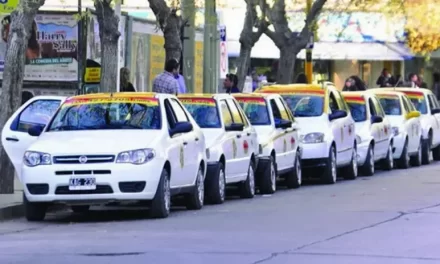 Denuncia del sindicato de peones de taxis: » Gioja accedió a licencias de remises, las maneja un palo blanco»