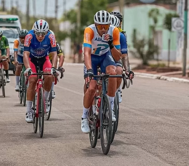 Tivani no perdonó y selló su triplete en la Doble Media Agua