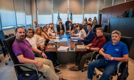 Paritarias docentes: El Ejecutivo ajustó la oferta y los gremios consultan a las bases