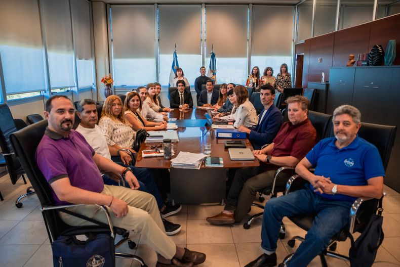 Paritarias docentes: El Ejecutivo ajustó la oferta y los gremios consultan a las bases
