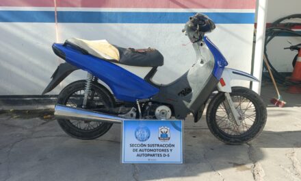 Andaba en una moto “trucha” y lo frenaron en Rawson