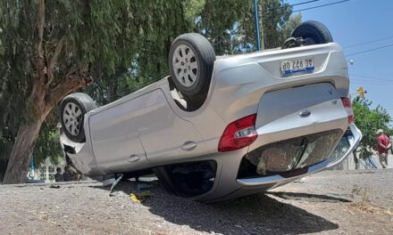 Choque y vuelco en Ruta 40: Dos heridos en Albardón