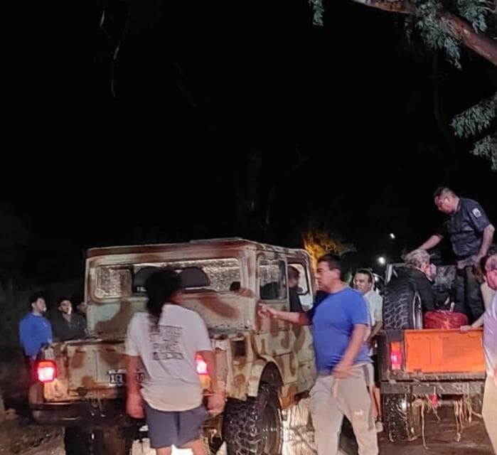 Rescate contrarreloj en Zonda: La creciente del Río Blanco arrastró vehículos y obligó a evacuar a 52 personas