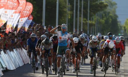 Cobarrubia ganó bajo la tormenta y la Vuelta sigue encendida