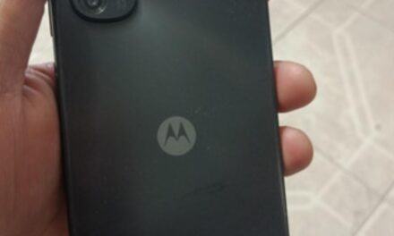 Arrebato en una parada de colectivo: rápido accionar policial permitió recuperar el celular