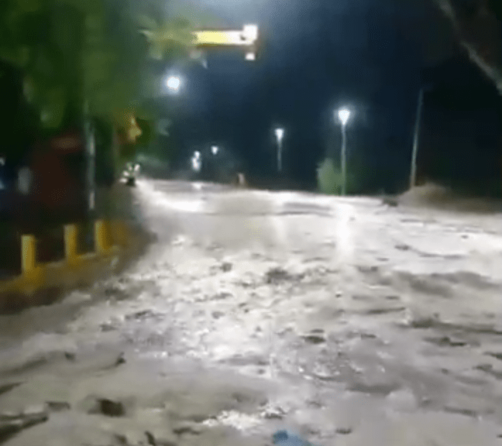 Así está Ullum ahora: Calles anegadas en el barrio Dique tras la lluvia