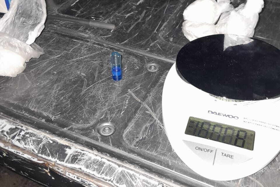 Santa Lucía: Cuatro detenidos, armas de guerra, drogas y una millonaria suma de dinero secuestrada