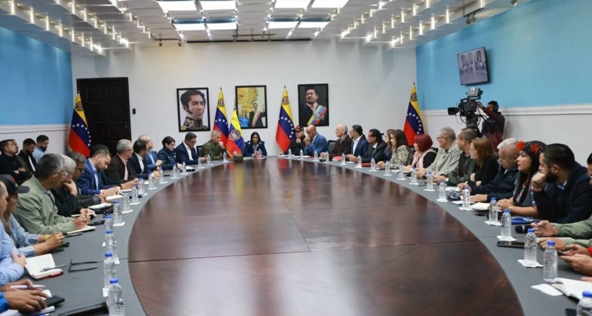 Delcy Rodríguez encabezó su primera reunión de gabinete e invitó a EEUU a trabajar conjuntamente