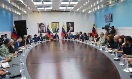 Delcy Rodríguez encabezó su primera reunión de gabinete e invitó a EEUU a trabajar conjuntamente