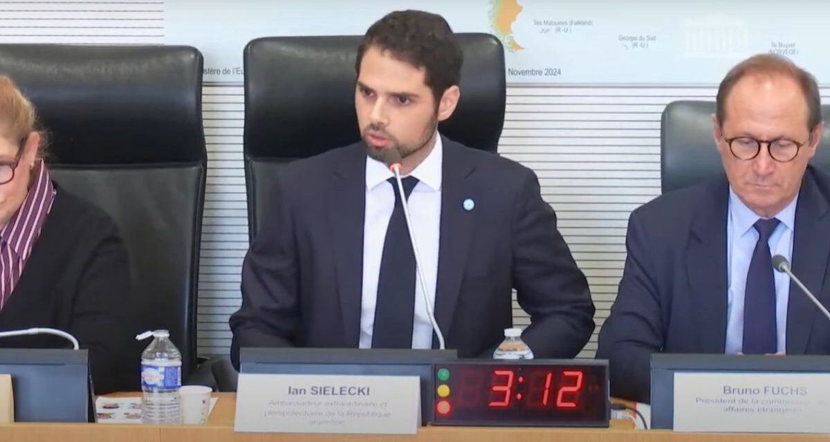 El embajador argentino en Francia frenó una audiencia al ver un mapa que mostraba a las Islas Malvinas como territorio británico