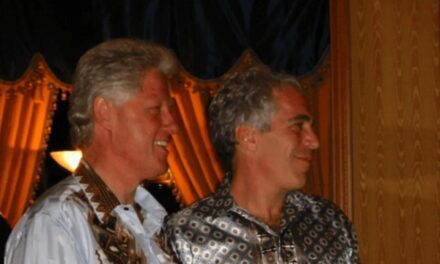 Bill y Hillary Clinton se negaron a declarar ante el Congreso de EEUU y podrían enfrenar cargos penales