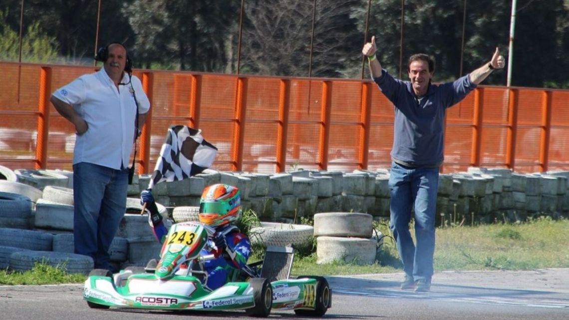 Franco Colapinto se sumó a un trend retro y sorprendió con una foto de hace 10 años junto a un piloto de Fórmula 1