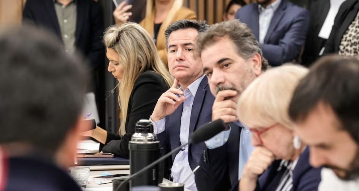 El Gobierno busca blindar el DNU de la SIDE en el Congreso ante el avance opositor