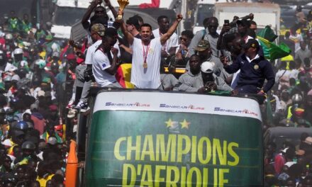 Senegal fue una fiesta para los campeones y Marruecos sufre en silencio pero con el apoyo del Rey