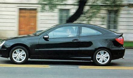 Llegaron a pasar las Fiestas y se quedaron sin auto: Les robaron un Mercedes Benz en Rivadavia