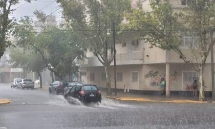 Alerta naranja por tormentas: El Gobierno activa operativos y frena las colonias en casi toda la provincia