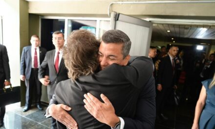 Javier Milei aterrizó en Paraguay para la firma del acuerdo entre el Mercosur y la Unión Europea