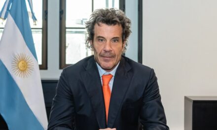 El Poder Ejecutivo oficializó una serie de renuncias y designaciones en la UIF, Renaper y ENARGAS