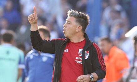 Mientras espera refuerzos, Gallardo define el equipo para el debut de River