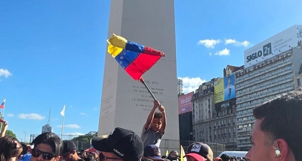 M archas en la ciudad de Buenos Aires a favor y en contra de la intervención