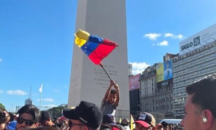 M archas en la ciudad de Buenos Aires a favor y en contra de la intervención