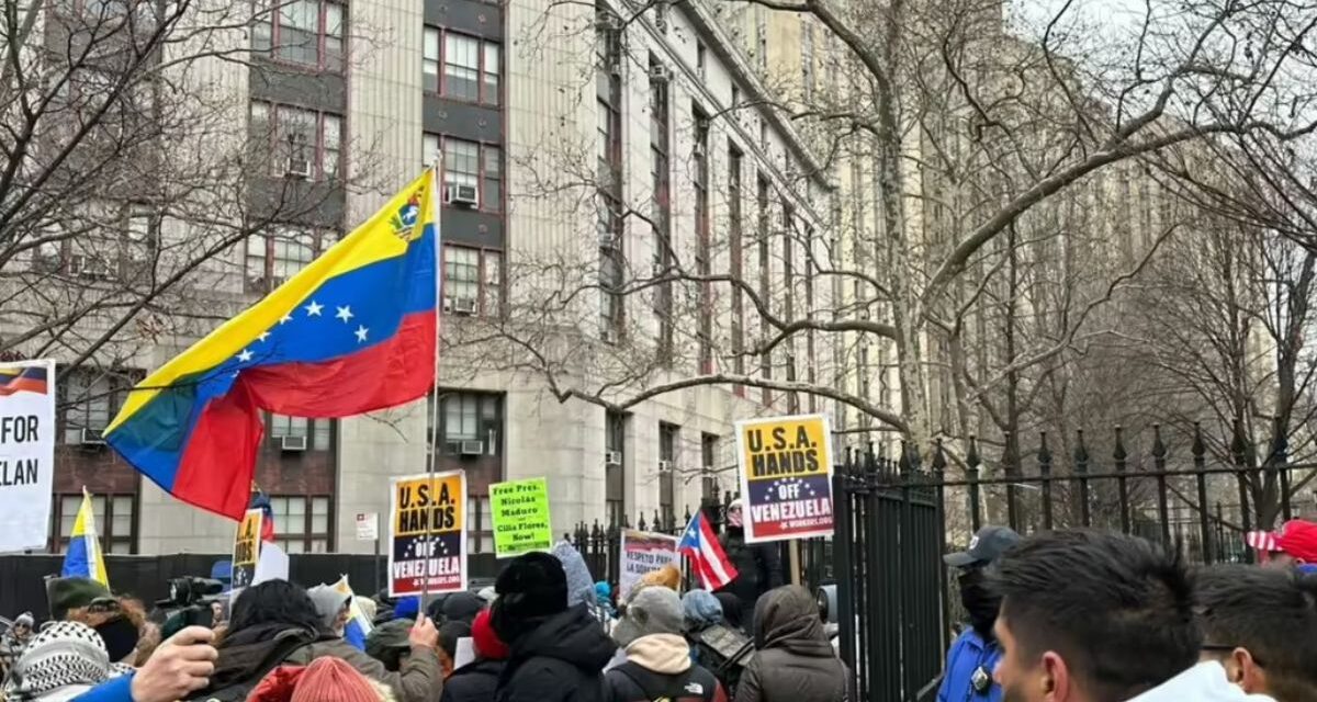 Marcha y protesta en los tribunales de Nueva York donde declaran Nicolás Maduro y Cilia Flores