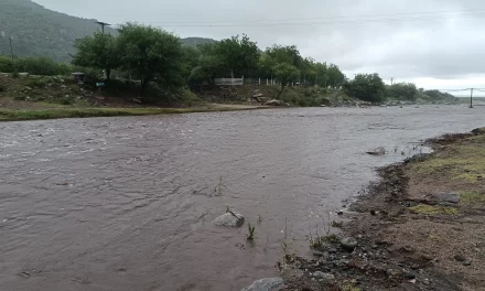 Lluvias intensas y crecidas complican la situación en Valle Fértil: Rutas dañadas, evacuados y operativo permanente