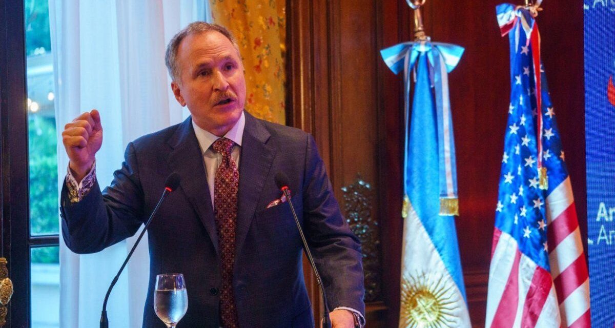 El embajador de EEUU en la Argentina reclamó la liberación de presos políticos en Venezuela y agradeció a Javier Milei