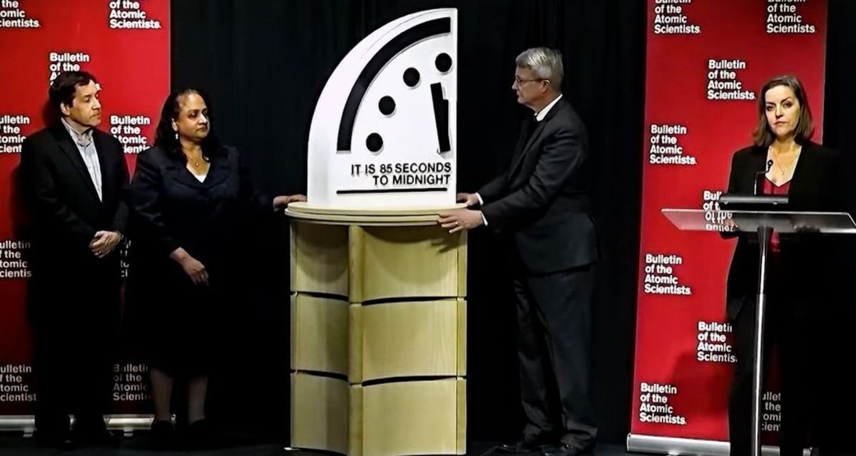 El Reloj del Juicio Final quedó a 85 segundos de la medianoche, el punto más crítico desde su creación