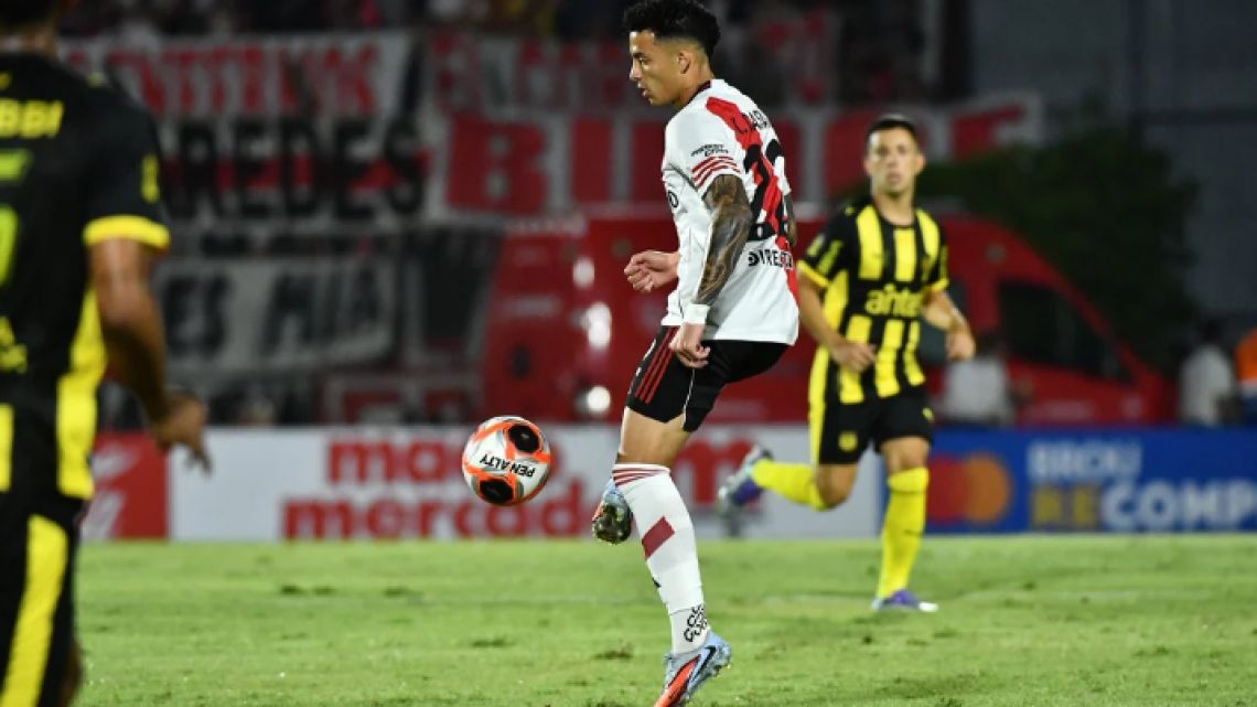 Tras un discreto empate en cero, River venció a Peñarol por penales en Uruguay