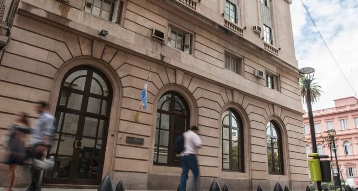 Diputados piden a la Justicia suspender el DNU que reformó la ley de Inteligencia