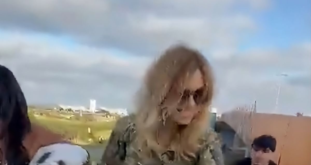 Lilia Lemoine se grabó vestida de militar sacando pasacalles en contra de Javier en Milei