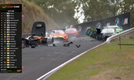 Caos y accidentes marcaron el arranque de las 12 Horas de Bathurst