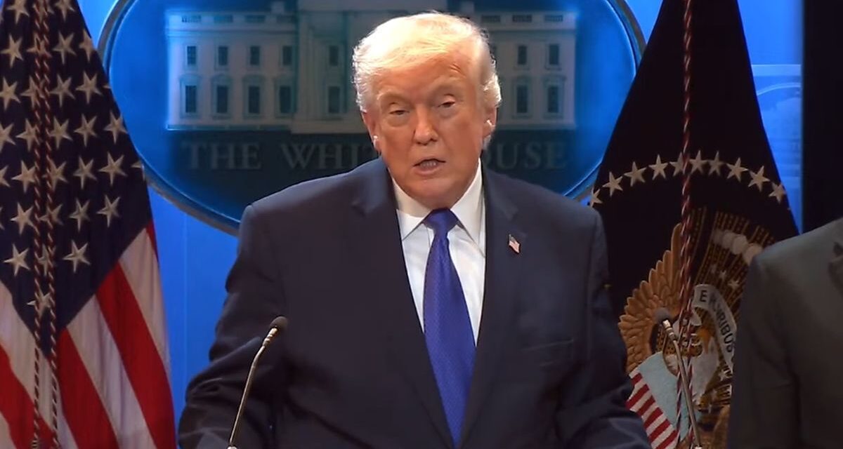 Demócratas reclaman que Donald Trump testifique ante el Congreso de EEUU