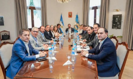 El Gobierno descarta cambios en el gabinete y ratifica respaldo a sus funcionarios