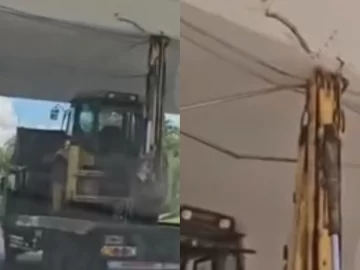 Imprudencia en Circunvalación: Una excavadora quedó atascada bajo un puente y colapsó el tránsito