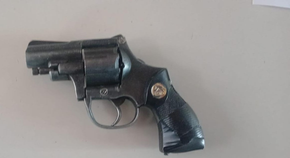Persecución y detención en Rawson: Atraparon a un menor armado tras intentar escapar