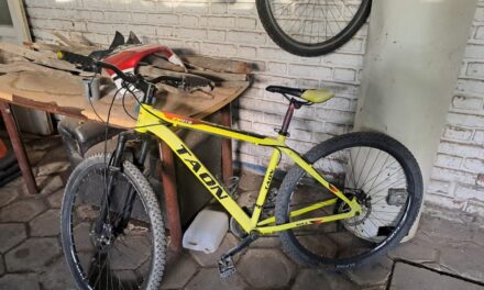 Se la llevaron y apareció pedaleando: Detuvieron a un joven con una bici recién robada