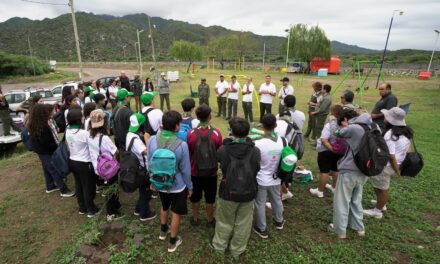 Valle Fértil fue escenario de una masiva jornada de senderismo y cuidado ambiental