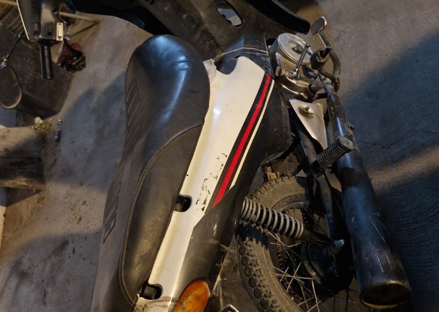 Circulaba con una moto robada y cayó tras intentar escapar