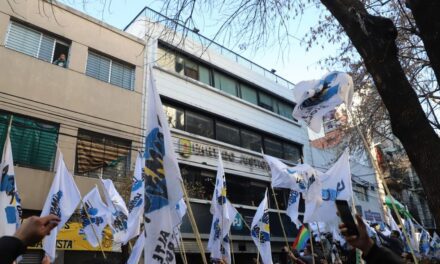 El PJ denunció que la reforma laboral implica un retroceso y responsabilizó a quienes la acompañaron