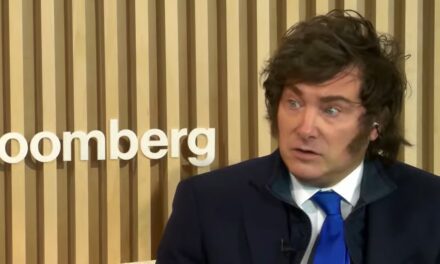 Human Rights Watch alertó por ataques de Javier Milei contra la prensa y advirtió un retroceso en la libertad de expresión